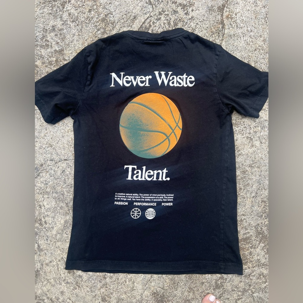 H&M Never Waste Talent basketball 🏀 Tee XS